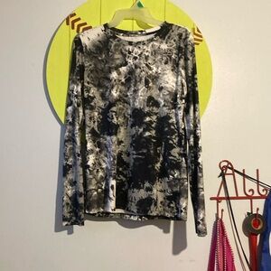 Under Armour, long sleeve shirt